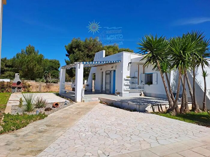 Casa con 6 locali in vendita in Manduria