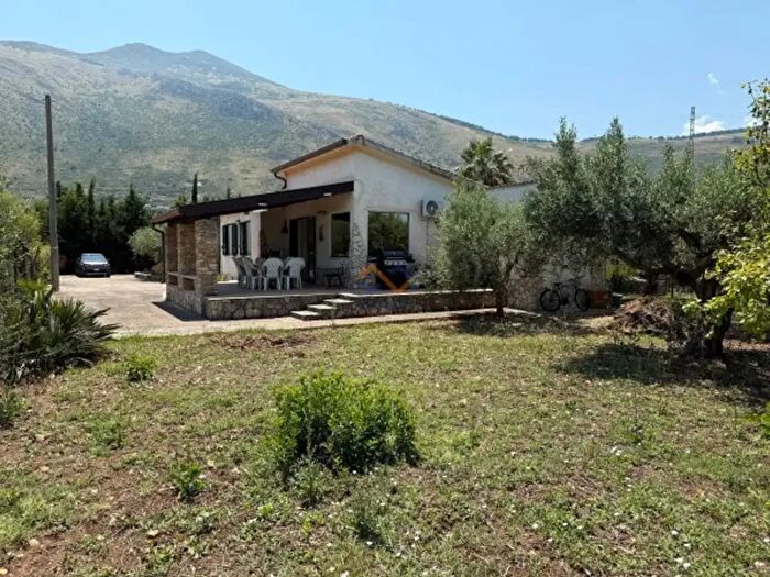 Casa quadrilocale in vendita in Contrada Fraginesi, Castellammare Del Golfo