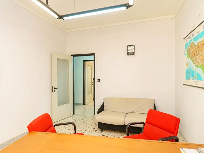 Appartamento quadrilocale in vendita in Via De Caro, Catania
