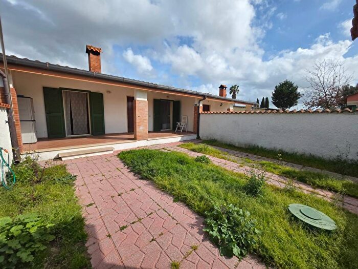 Casa trilocale in affitto in Via Alcamene, Casal Palocco, Roma