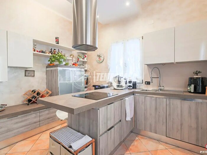 Casa con 5 locali in vendita in Via Fosso Ghiaia, Ravenna