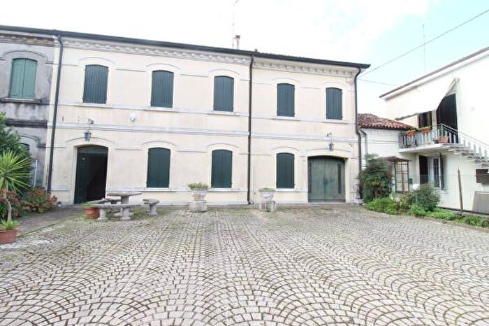 Casa con 5 locali in vendita in Via Dino Campana a, Montagnana