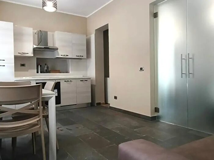 Appartamento bilocale in affitto in Via della Rocca, Torino