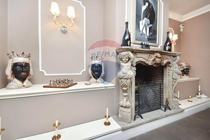 Appartamento con 5 locali in vendita in Via Umberto, Catania