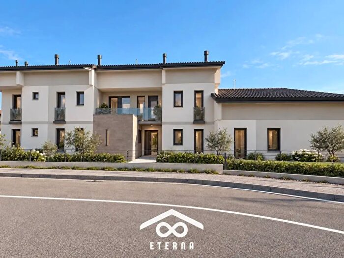 Casa con 10 locali in vendita in Spresiano