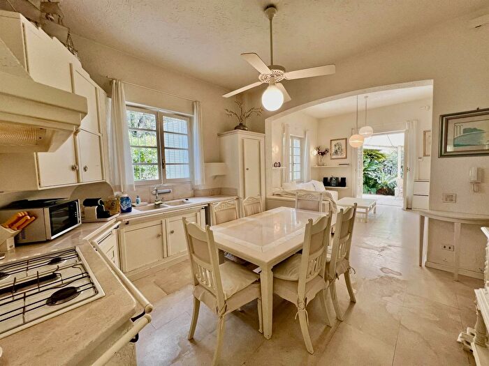 Casa con 7 locali in vendita in Forte Dei Marmi