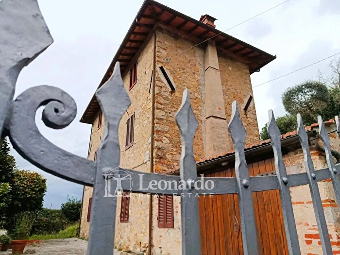 Casa con 9 locali in vendita in Via Melaio, Camaiore