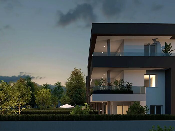 Appartamento trilocale in vendita in Via Trieste, Cadorago