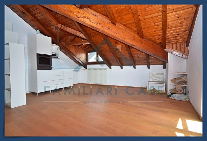 Appartamento trilocale in vendita in Roma, Gavirate