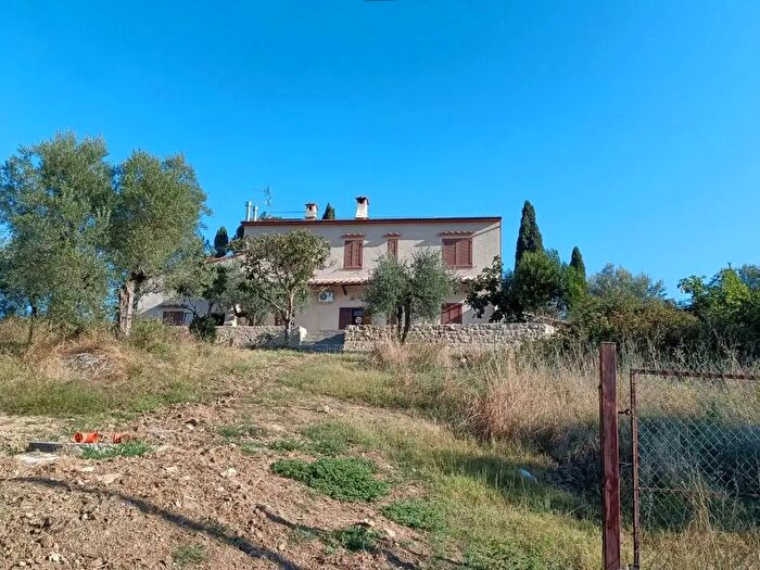 Casa con 12 locali in vendita in Roccastrada