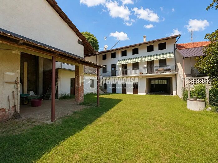 Casa con 12 locali in vendita in Via Aosta, Orio Canavese