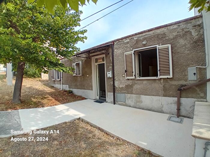 Casa quadrilocale in vendita in Via della Fonte, Pietranico