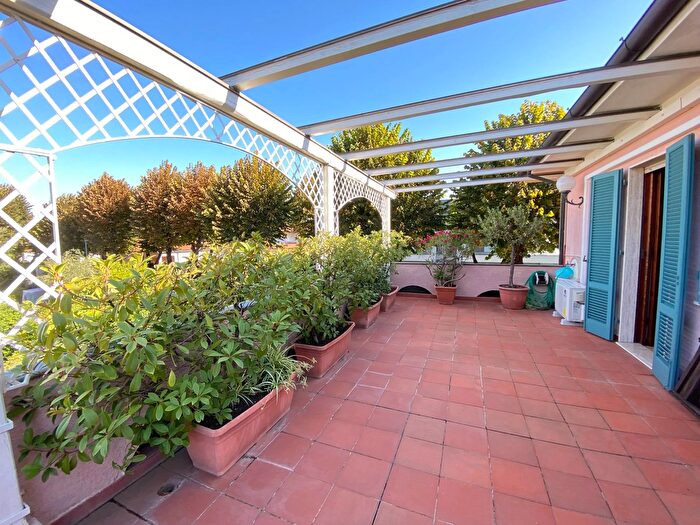 Casa con 10 locali in vendita in Via Duca dAosta, Forte Dei Marmi