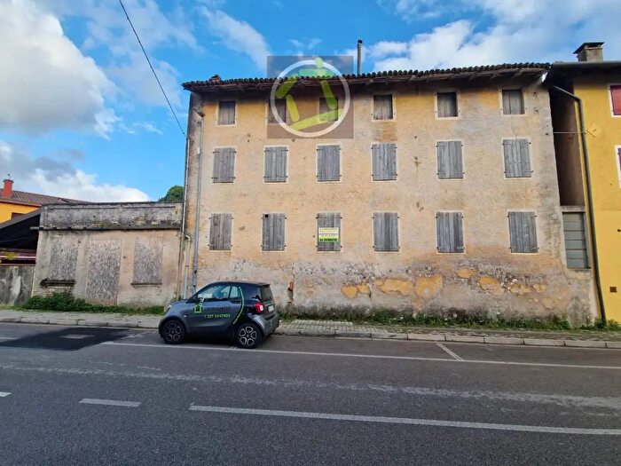 Casa con 10 locali in vendita in Cordenons