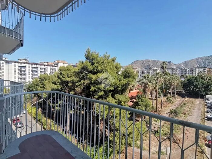 Appartamento trilocale in affitto in Via Calogero Nicastro, Palermo