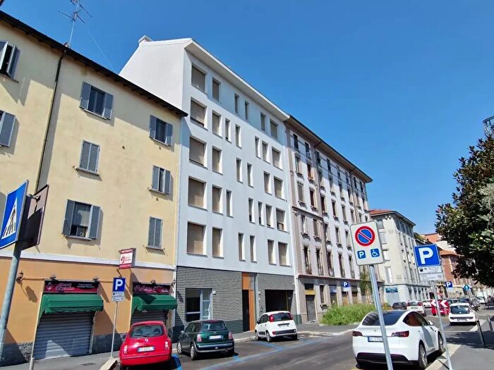 Appartamento trilocale in affitto in Via Bessarione, Milano