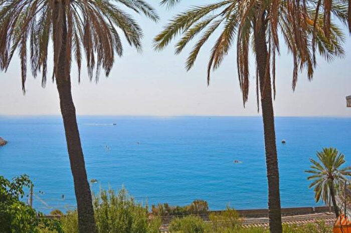 Appartamento trilocale in vendita in Via Madonna Ruota, Bordighera