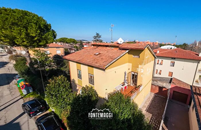 Casa con 11 locali in vendita in Fano