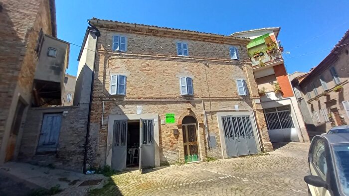 Case in Vendita e in Affitto - 2