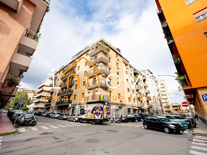 Appartamento con 5 locali in vendita in Via degli Orti, Palermo