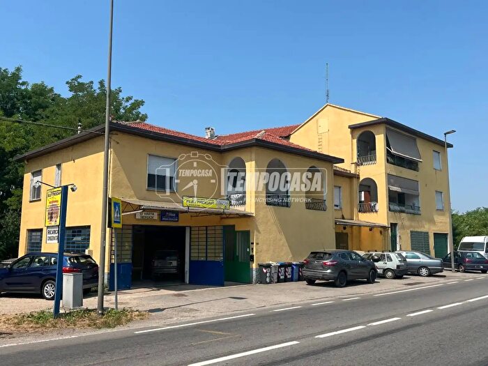 Appartamento con 6 locali in vendita in Via Nazionale a, Cambiano