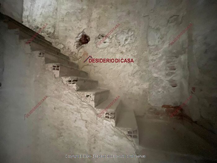 Casa con 10 locali in vendita in Lascari