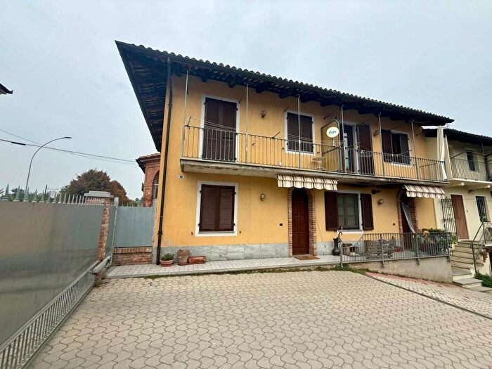 Casa trilocale in affitto in Via Alessandro Roero, Centro, Guarene