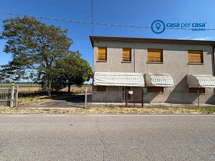 Casa quadrilocale in vendita in Via Canaletta, Pozzonovo