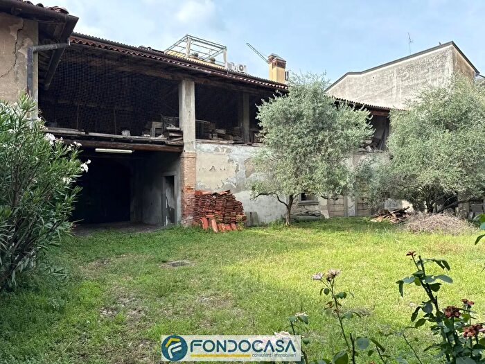 Case in Vendita e in Affitto - 3