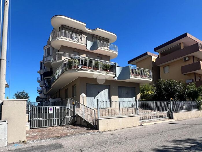 Appartamento quadrilocale in vendita in Via Giovanni Romagnoli, Rimini