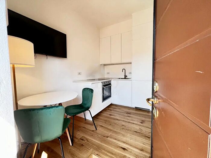 Appartamento bilocale in affitto in Via Carlo Farini, Milano