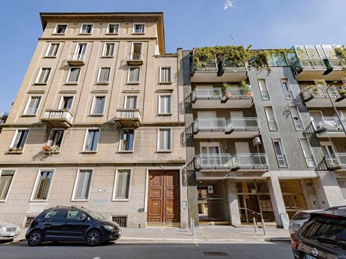 Appartamento trilocale in affitto in Via Oglio, Corvetto, Milano
