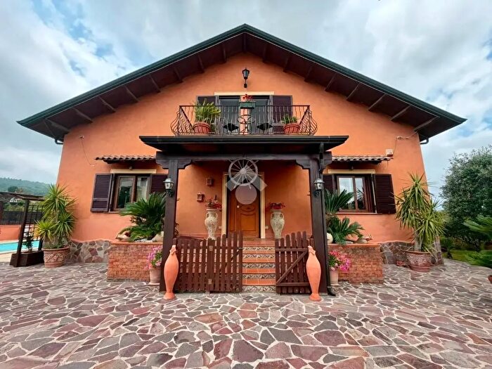 Casa con 6 locali in vendita in Via Masullo, Quarto