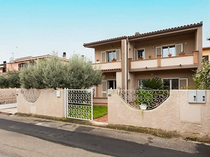 Appartamento quadrilocale in vendita in Via Eleonora dArborea, Villa San Pietro