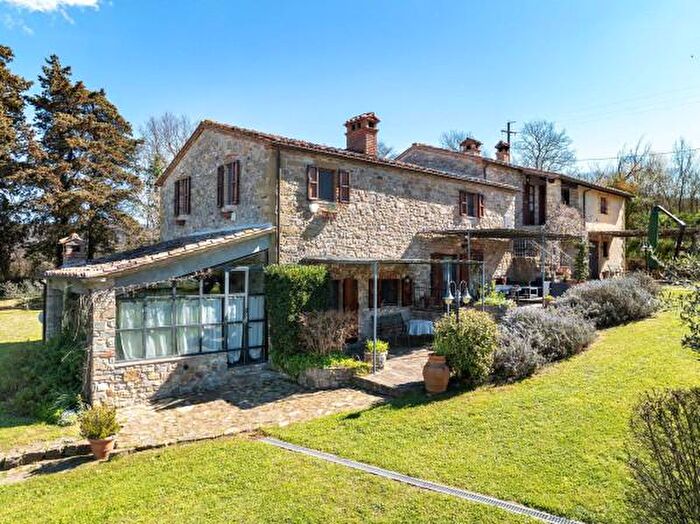 Casa con 6 locali in vendita in Via dellAgricoltura, Passignano Sul Trasimeno