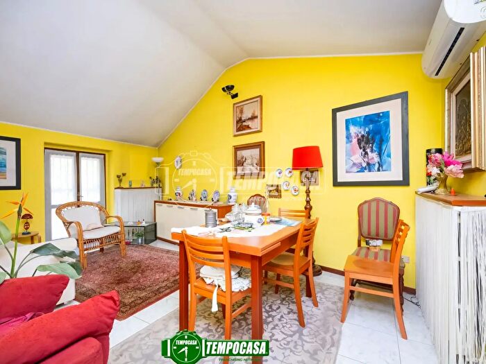 Appartamento trilocale in vendita in Via Santuario, Ornago