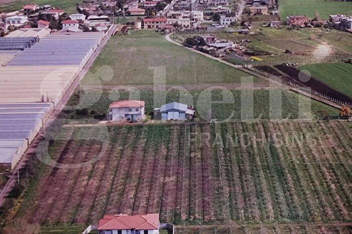 Casa con 7 locali in vendita in Via Urano, Aprilia
