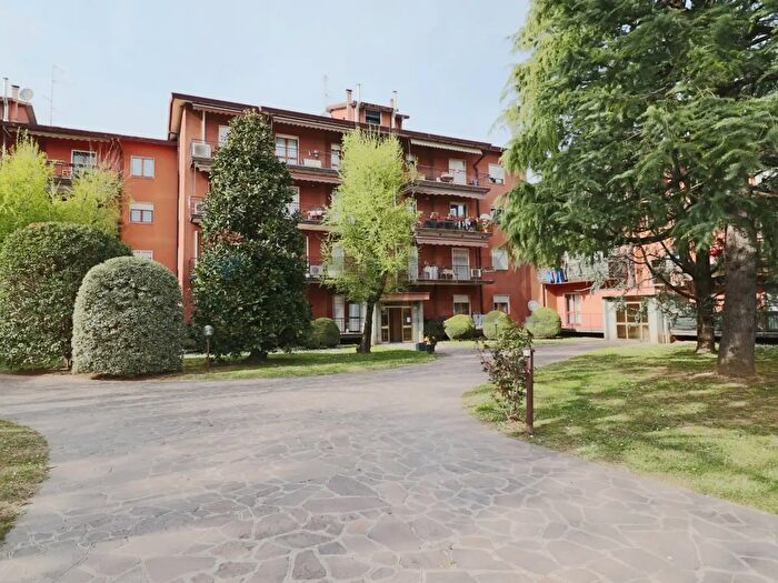 Appartamento trilocale in vendita in Via Pace, Calusco DAdda