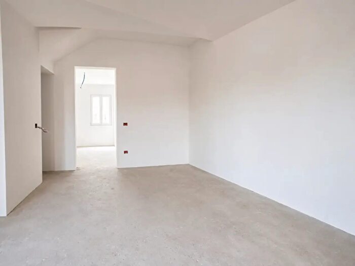 Casa con 5 locali in vendita in Via Cinque Giornate di Milano, Prato