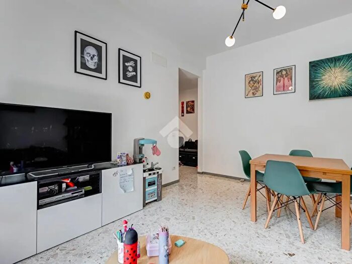 Appartamento trilocale in vendita in Via Francesco Grimaldi, Roma