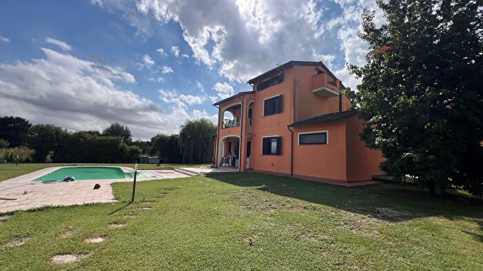 Casa con 5 locali in vendita in Via Romana, Capannori