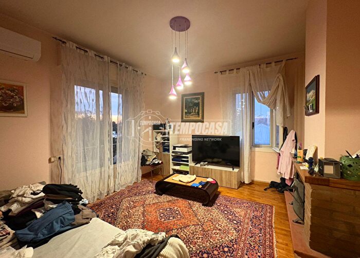 Appartamento trilocale in vendita in Via Giovanni Pascoli, Mirandola