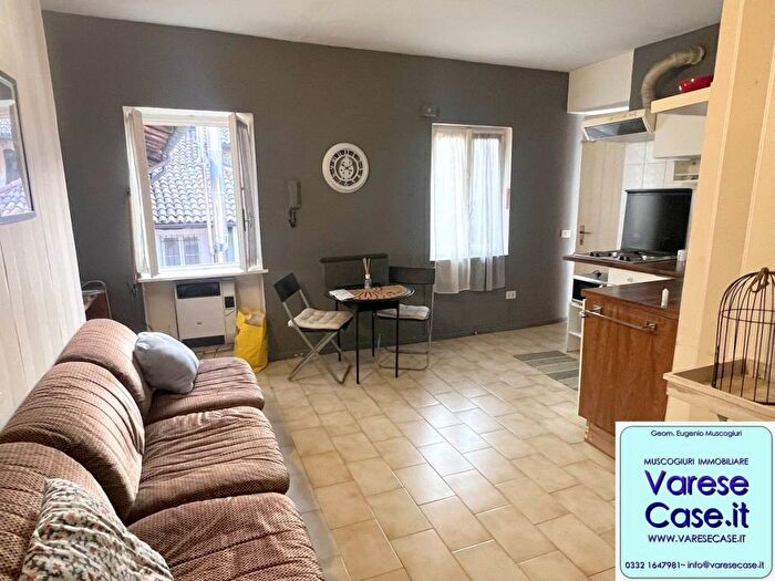 Appartamento bilocale in affitto in Via Carlo Cattaneo, Centro, Varese