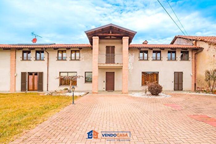 Casa con 6 locali in vendita in Via San Ciriaco, Genola