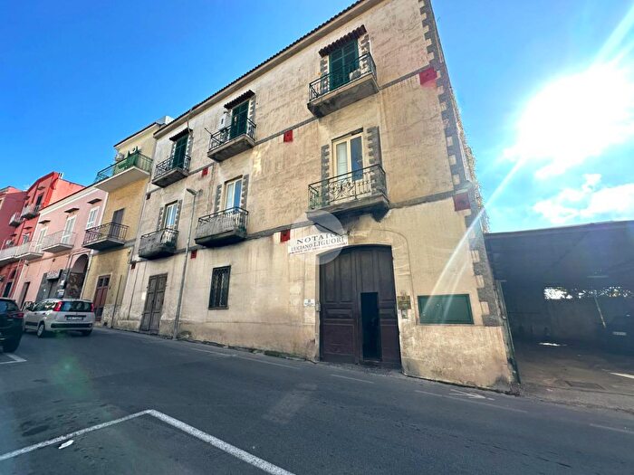 Appartamento con 8 locali in vendita in Corso Garibaldi, Monte Di Procida