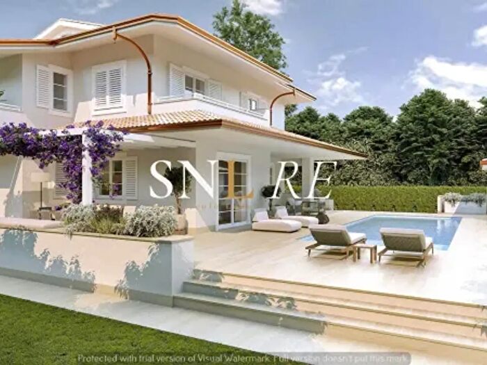 Casa con 6 locali in vendita in Via Palmiro Togliatti, Forte Dei Marmi