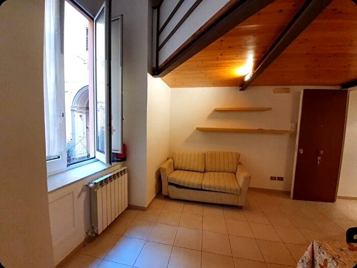 Appartamento trilocale in affitto in Via del Rione Sirignano, Chiaia, Napoli