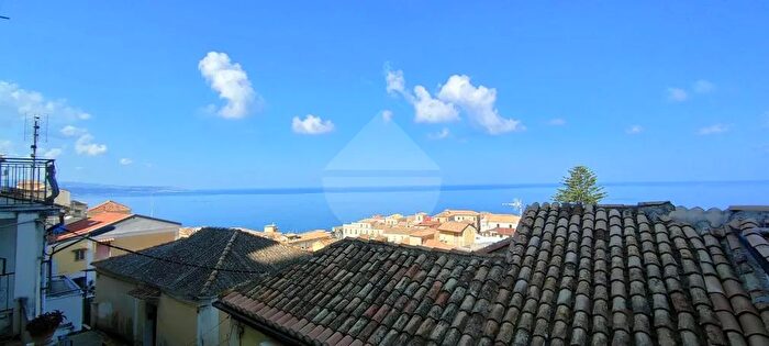 Appartamento trilocale in vendita in Pizzo