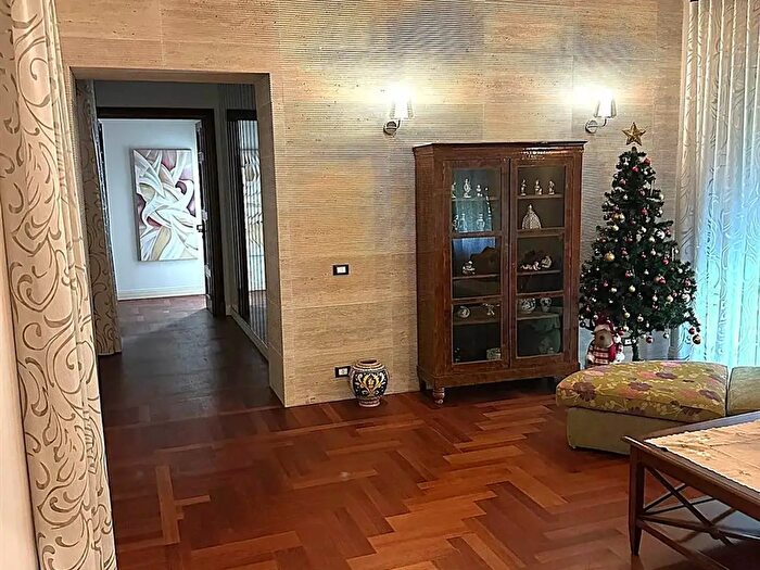 Appartamento con 8 locali in vendita in Via Plebis Rea, Agrigento