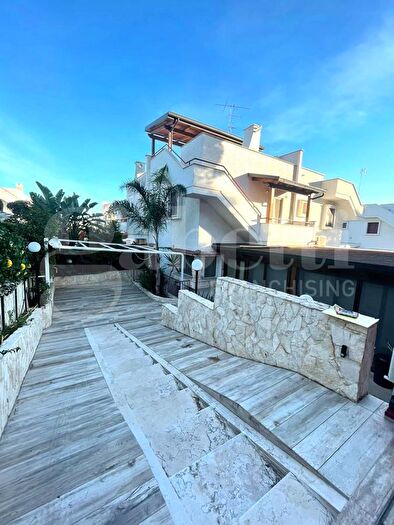 Casa in vendita in Viale La Testa, Bisceglie